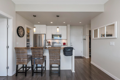 203 2242 Whatcom Road, Abbotsford, BC, Abbotsford — Apartment/Condo for sale