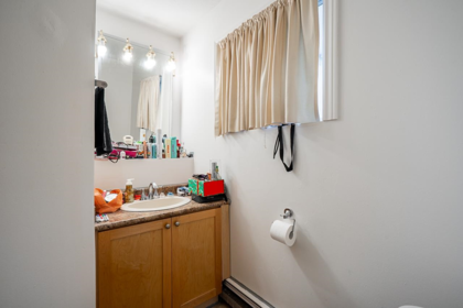 Guest Bathroom Photo of 32059 Tims Avenue, Abbotsford, BC