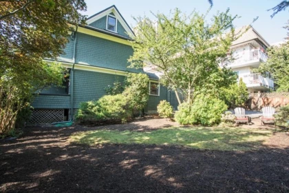 Backyard Photo of 403 Ninth Street, New Westminster, BC