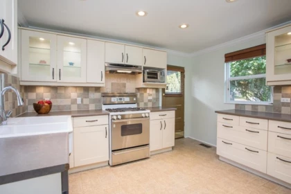 Breakfast Nook Photo of 403 Ninth Street, New Westminster, BC