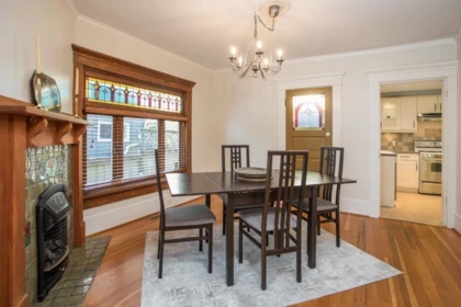Kitchen Photo of 403 Ninth Street, New Westminster, BC