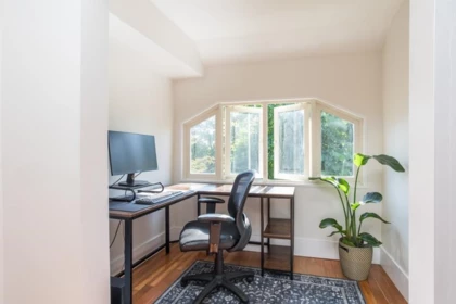 Office / Den Photo of 403 Ninth Street, New Westminster, BC