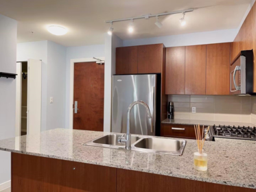 205 5665 Irmin Street, Burnaby, BC, Burnaby — Apartment/Condo for sale