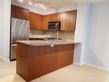 205 5665 Irmin Street, Burnaby, BC, Burnaby — Apartment/Condo for sale