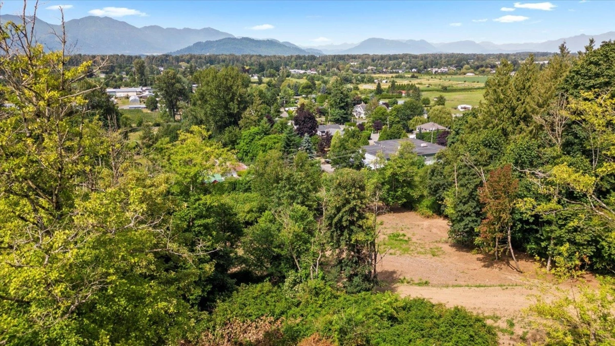 Primary Bedroom Photo of 42215 Majuba Hill Road, Chilliwack, BC