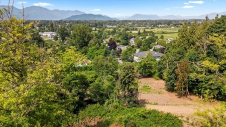 Primary Bedroom Photo of 42215 Majuba Hill Road, Chilliwack, BC