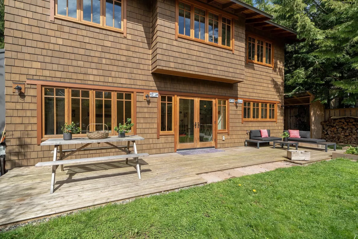 Breakfast Nook Photo of 1117 Miller Road, Bowen Island, BC