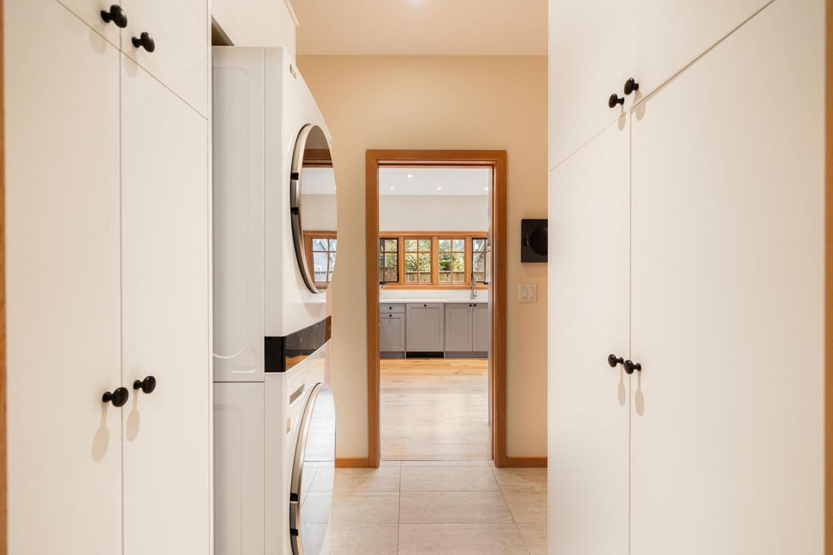 Guest Bathroom Photo of 1117 Miller Road, Bowen Island, BC