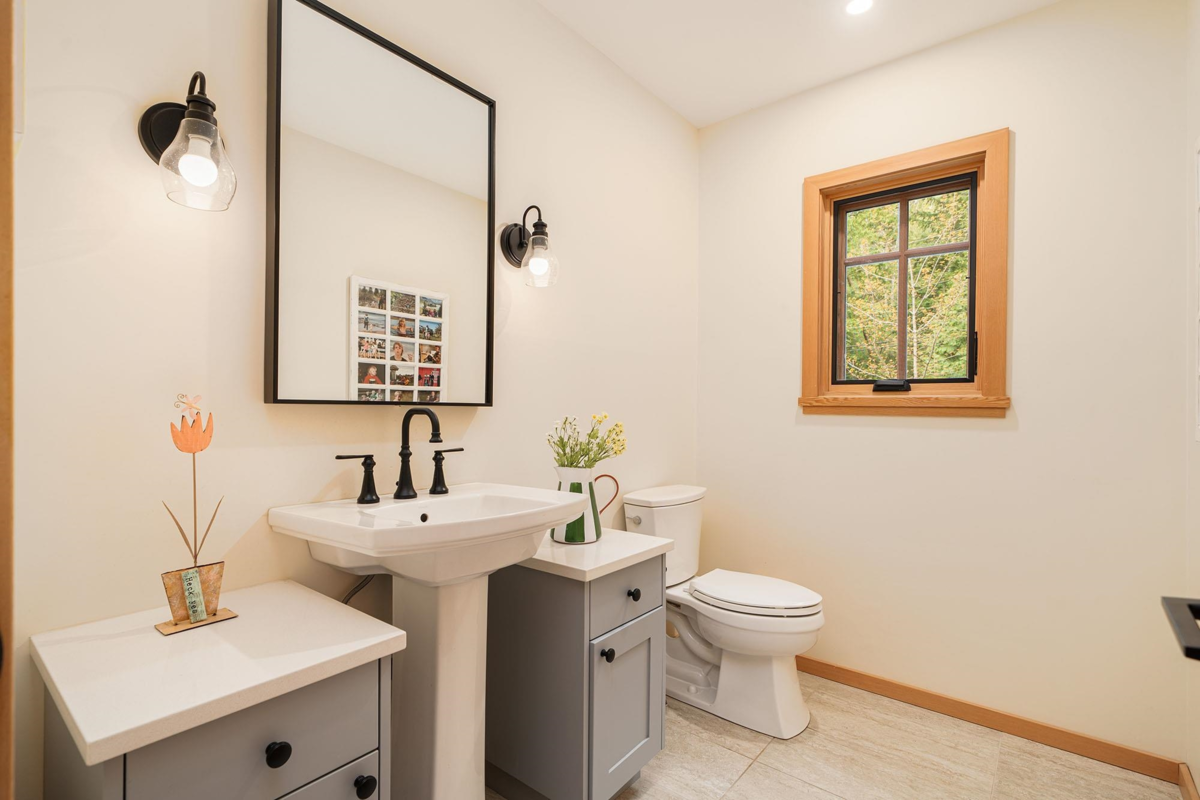 Powder Room Photo of 1117 Miller Road, Bowen Island, BC