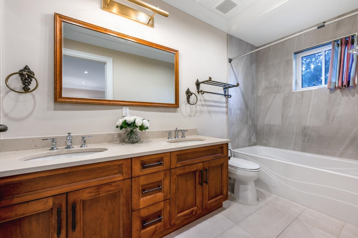 Garden / Landscaping Photo of 2923 Woodcrest Place, Surrey, BC