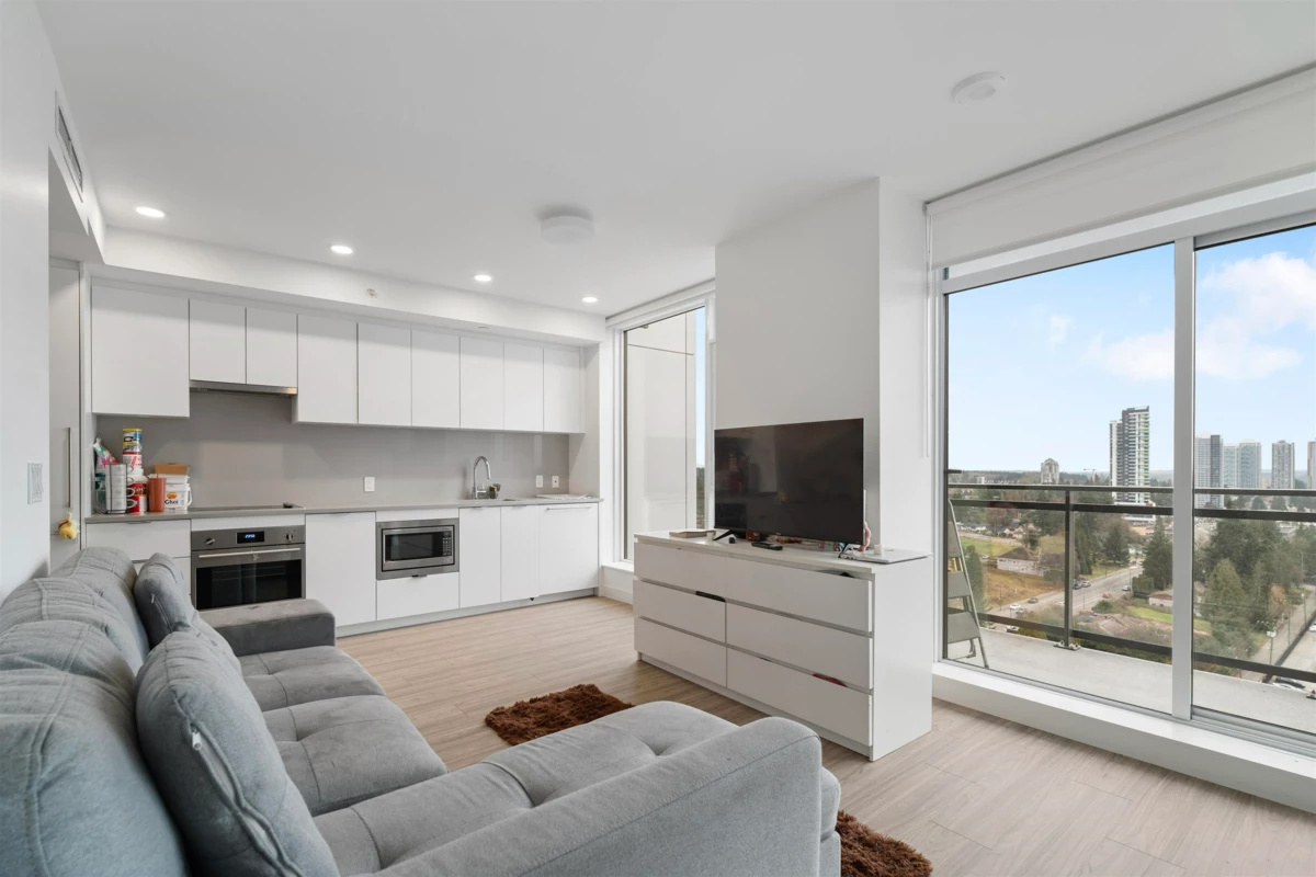 Kitchen Photo of 1605 13675 107a Avenue, Surrey, BC