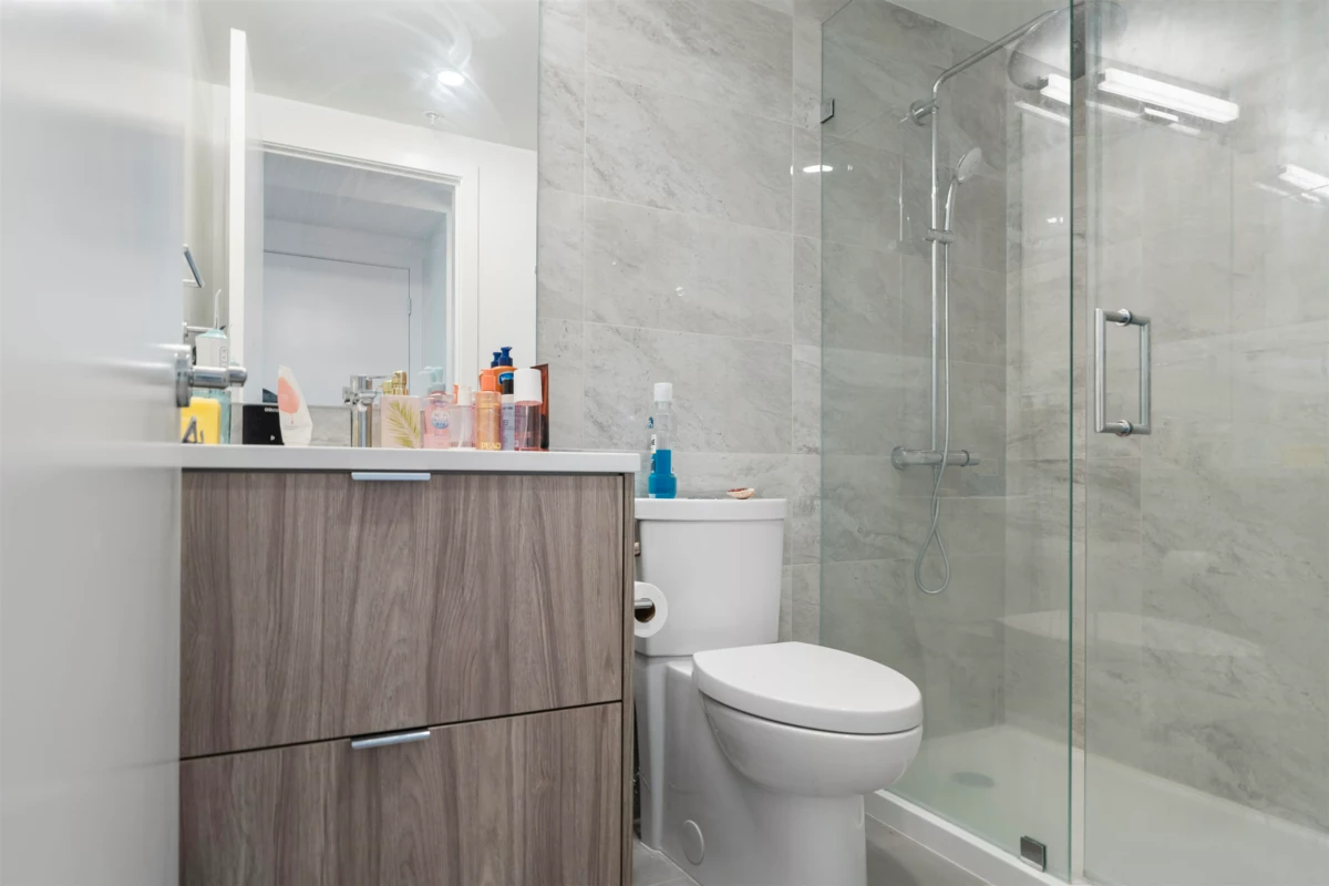 Walk-In Closet Photo of 1605 13675 107a Avenue, Surrey, BC