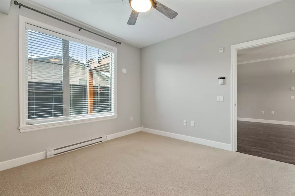 Entry Foyer Photo of 108 45754 Keith Wilson Road, Chilliwack, BC