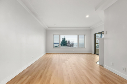 Kitchen Photo of 204 15176 Buena Vista Avenue, White Rock, BC