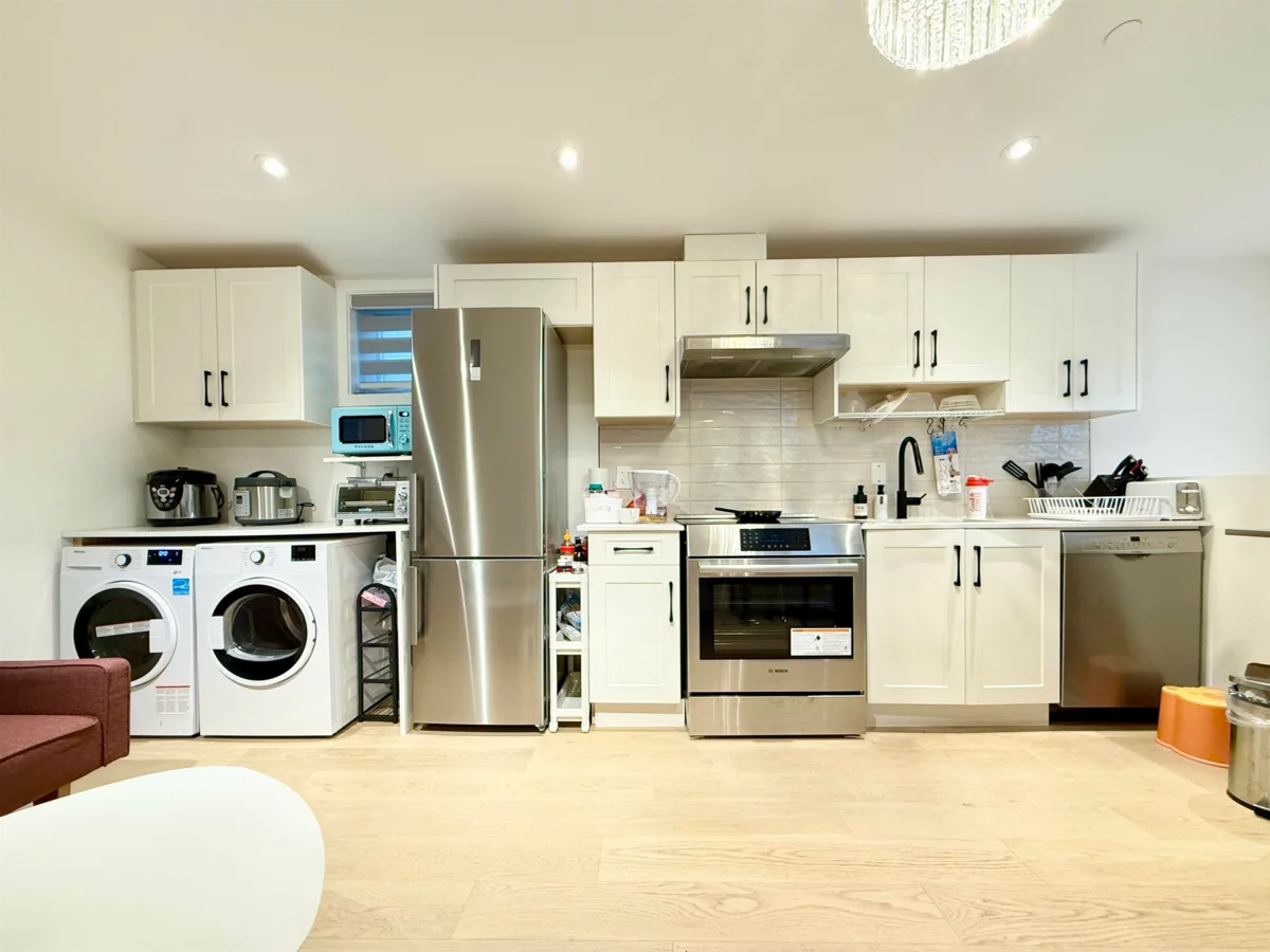 Entry Foyer Photo of 2931 E 28th Avenue, Vancouver, BC