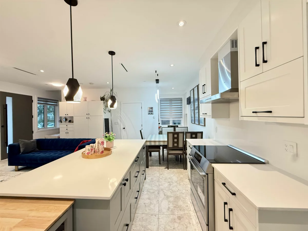 Kitchen Island Photo of 2931 E 28th Avenue, Vancouver, BC