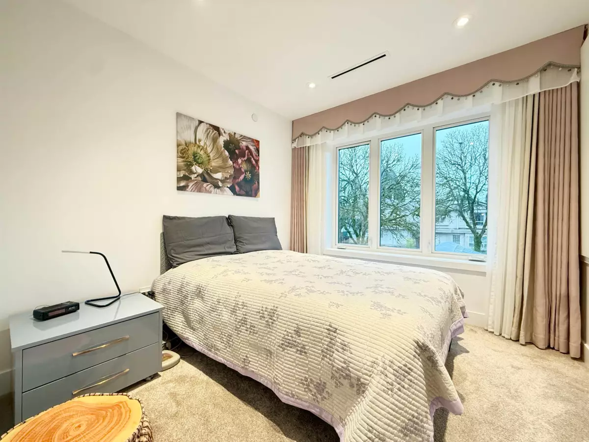 Primary Bathroom Photo of 2931 E 28th Avenue, Vancouver, BC