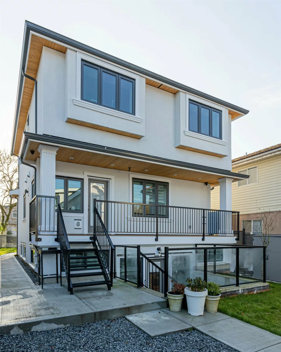 Swimming Pool Photo of 2931 E 28th Avenue, Vancouver, BC