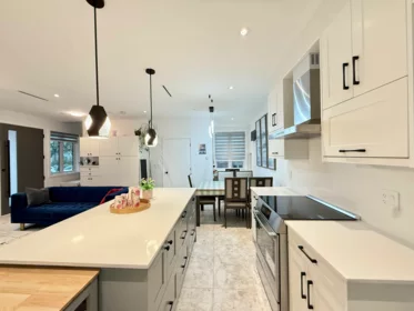 Kitchen Island Photo of 2931 E 28th Avenue, Vancouver, BC