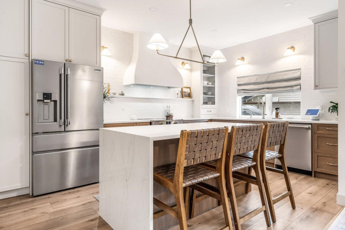 Walk-In Closet Photo of 46460 Ashby Drive, Chilliwack, BC