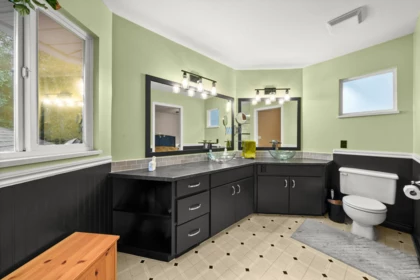 Powder Room Photo of 19607 Somerset Drive, Pitt Meadows, BC