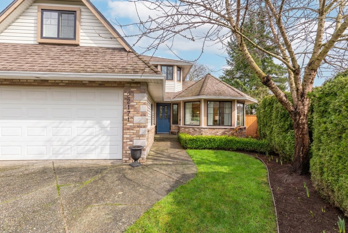Living Room Photo of 22171 46a Avenue, Langley, BC