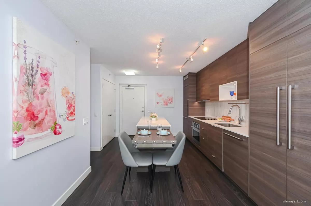 Kitchen Island Photo of 1507 13398 104 Avenue, Surrey, BC