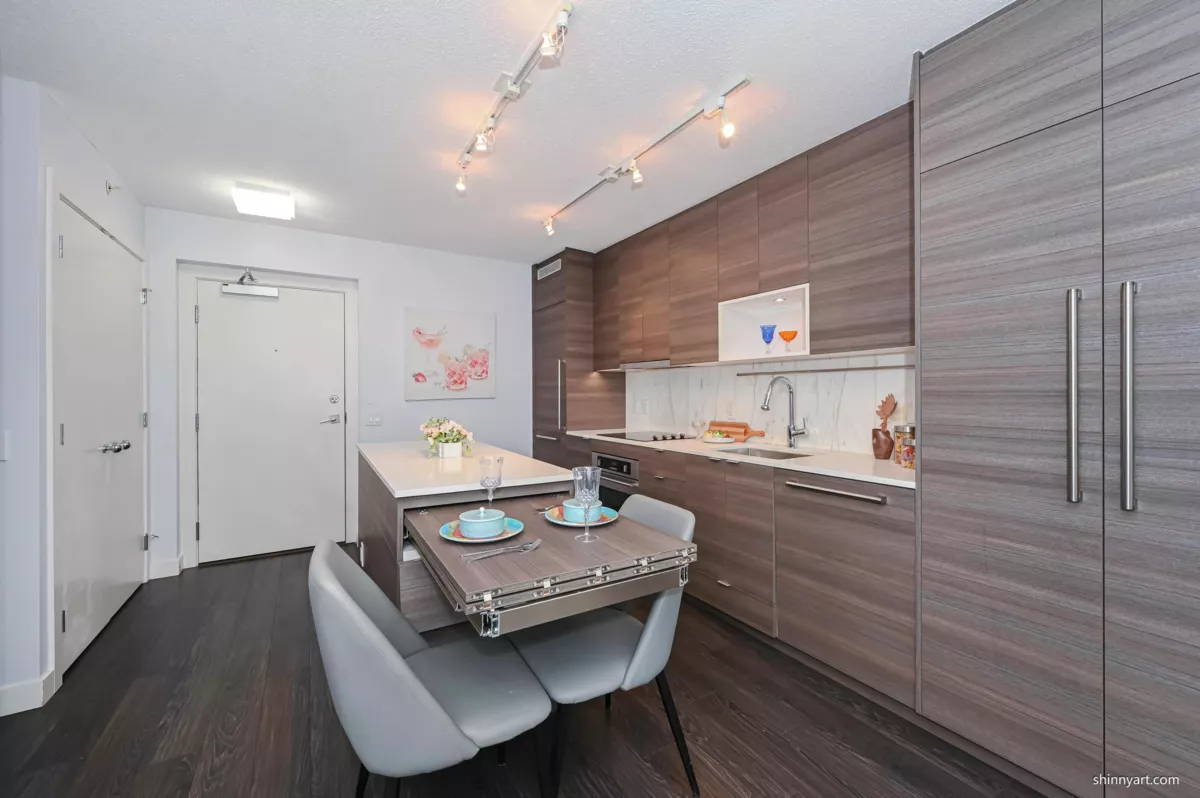 Kitchen Photo of 1507 13398 104 Avenue, Surrey, BC