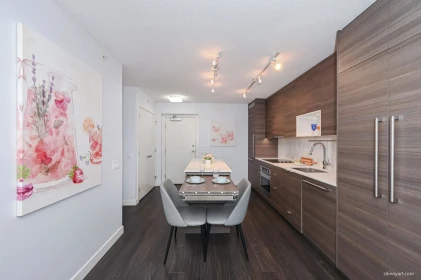 Kitchen Island Photo of 1507 13398 104 Avenue, Surrey, BC