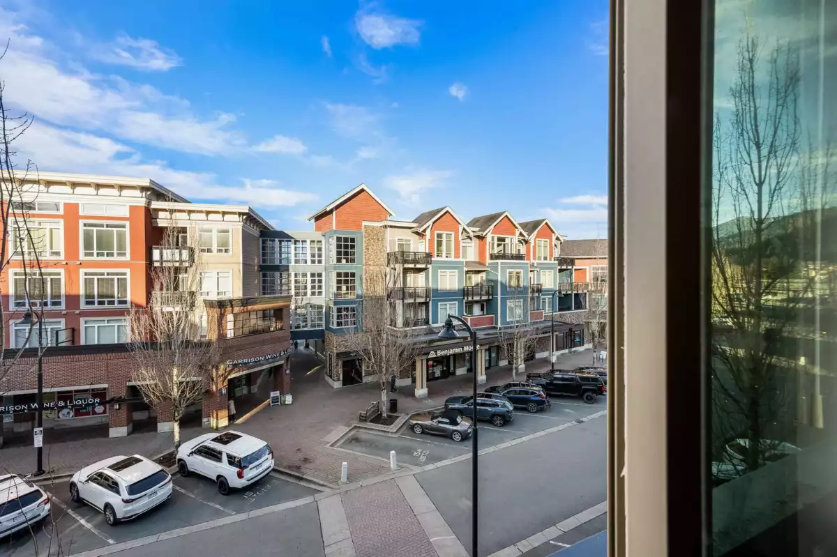 Walk-In Closet Photo of 312 45530 Market Way, Chilliwack, BC