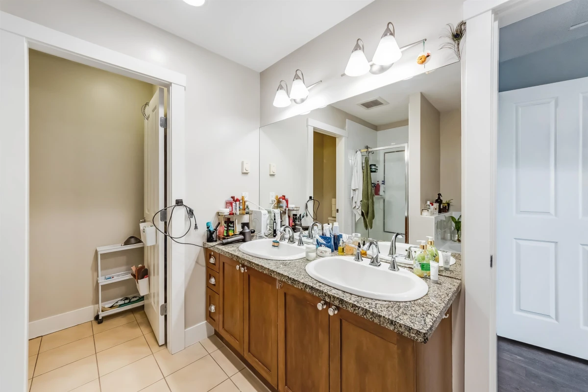 Entry Foyer Photo of 888 W 58th Avenue, Vancouver, BC