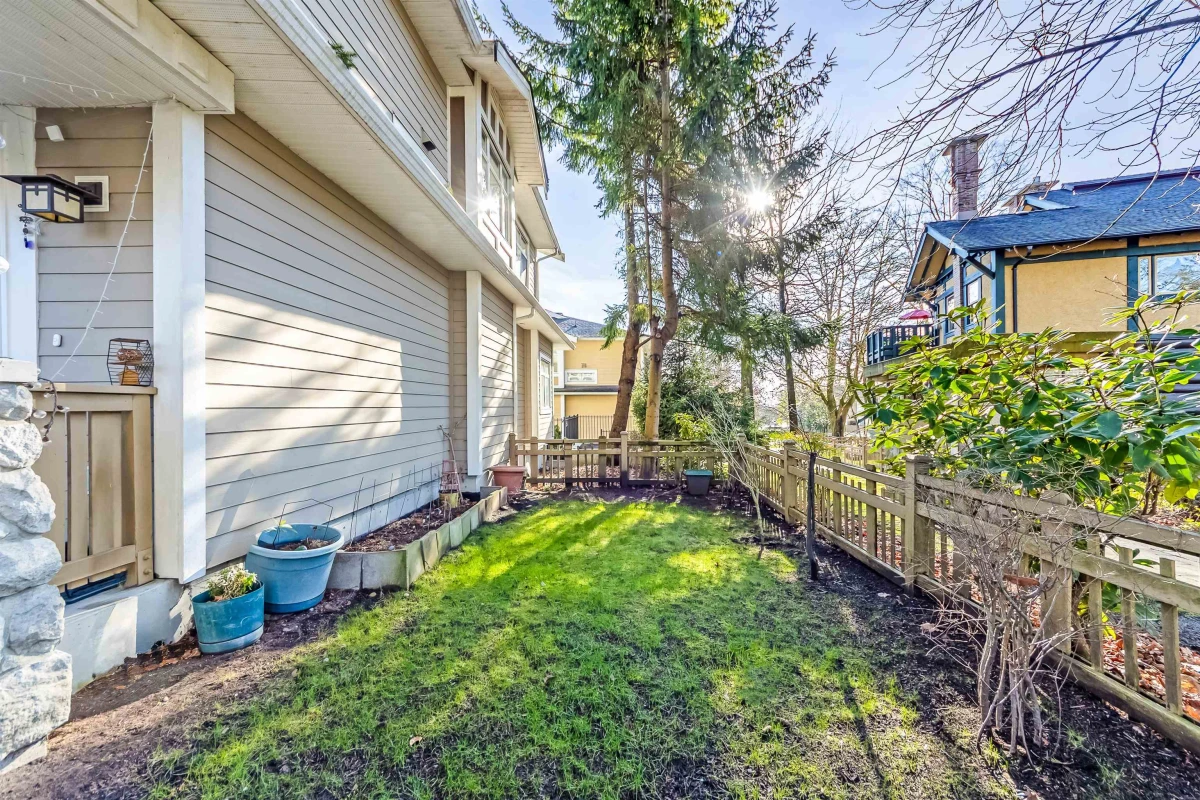 Garden / Landscaping Photo of 888 W 58th Avenue, Vancouver, BC