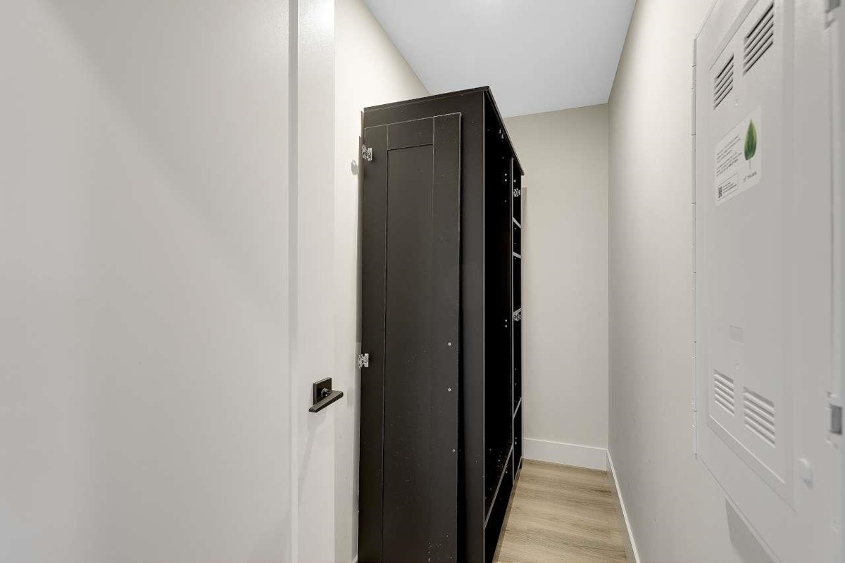 Entry Foyer Photo of 505 6285 King George Boulevard, Surrey, BC