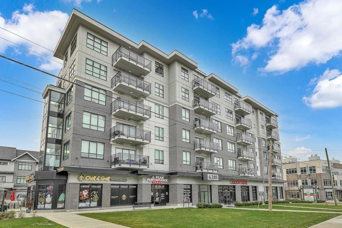 Exterior Front Photo of 505 6285 King George Boulevard, Surrey, BC