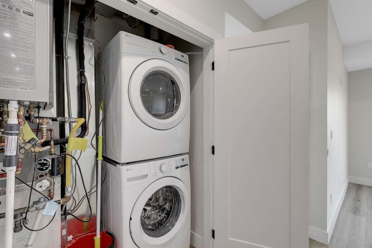 Guest Bathroom Photo of 505 6285 King George Boulevard, Surrey, BC