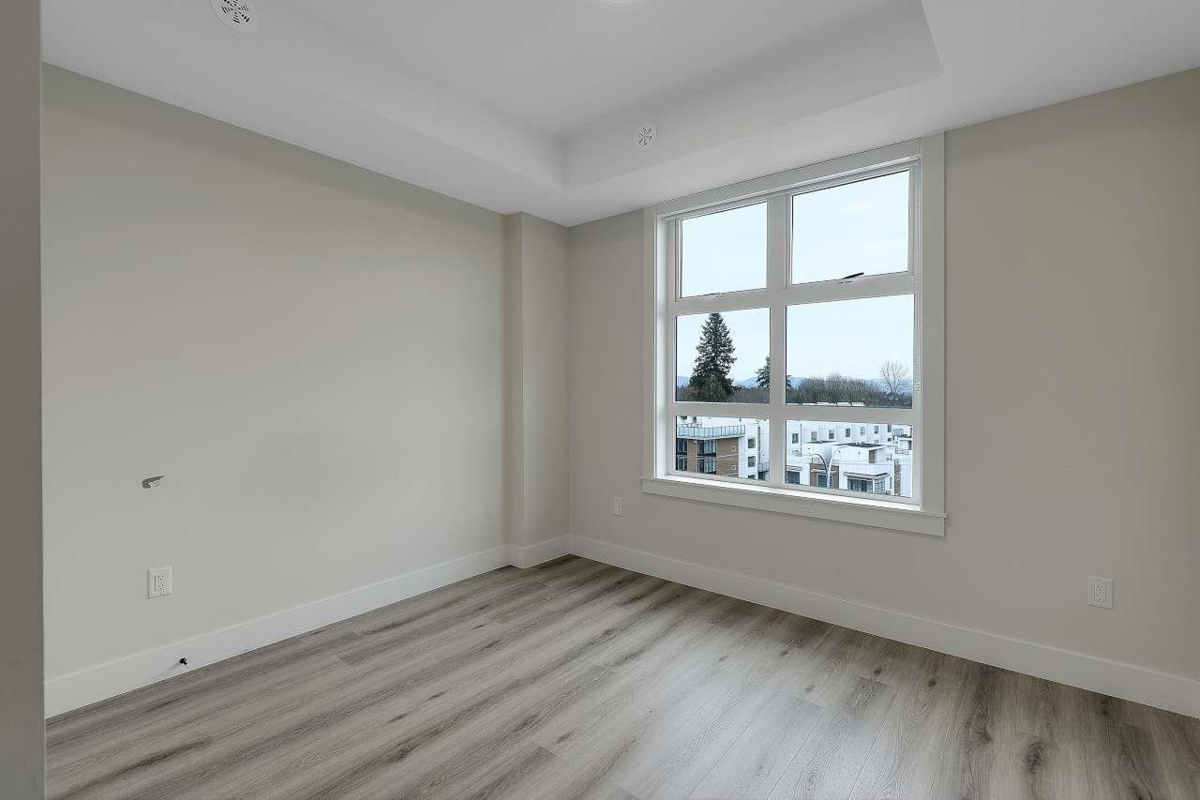 Powder Room Photo of 505 6285 King George Boulevard, Surrey, BC
