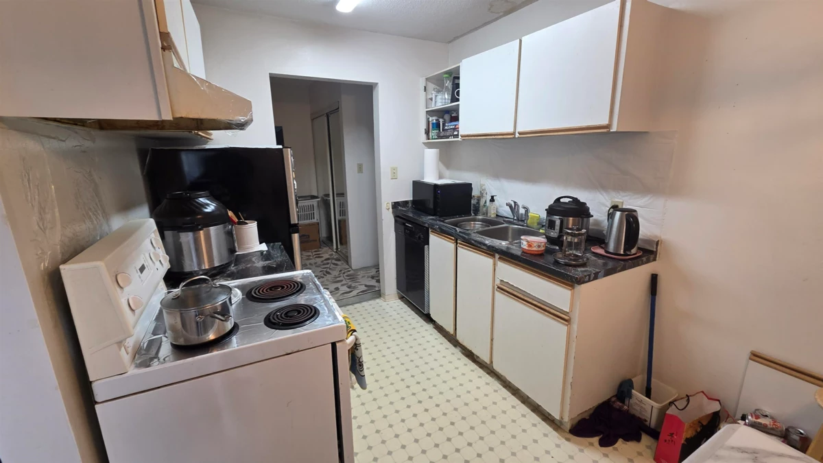 Kitchen Island Photo of 236 8091 Ryan Road, Richmond, BC