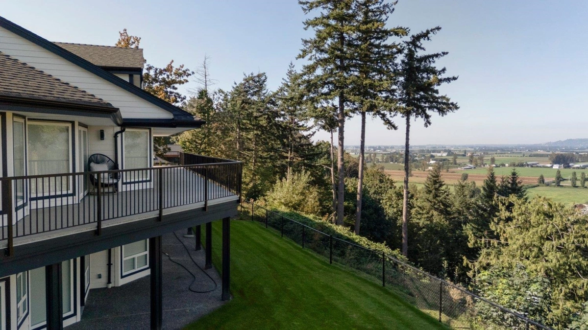 Dining Area Photo of 41965 Nikada Drive, Yarrow, BC