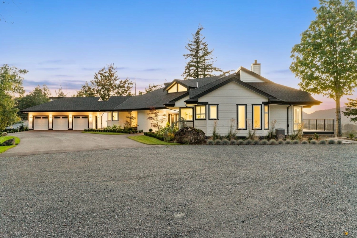 Family Room Photo of 41965 Nikada Drive, Yarrow, BC