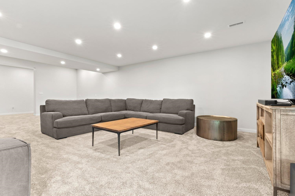 Front Yard Photo of 41965 Nikada Drive, Yarrow, BC