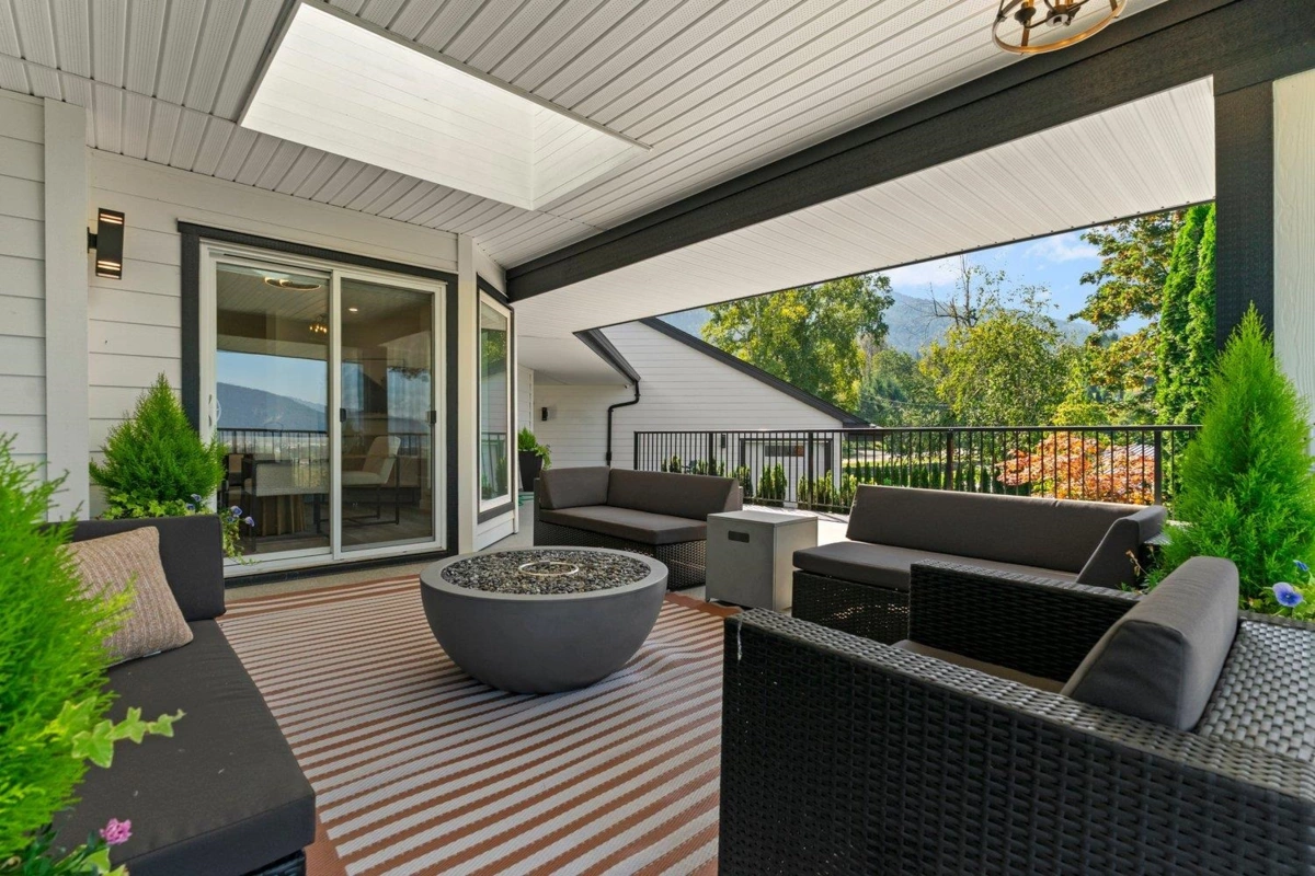 Hot Tub / Spa Photo of 41965 Nikada Drive, Yarrow, BC