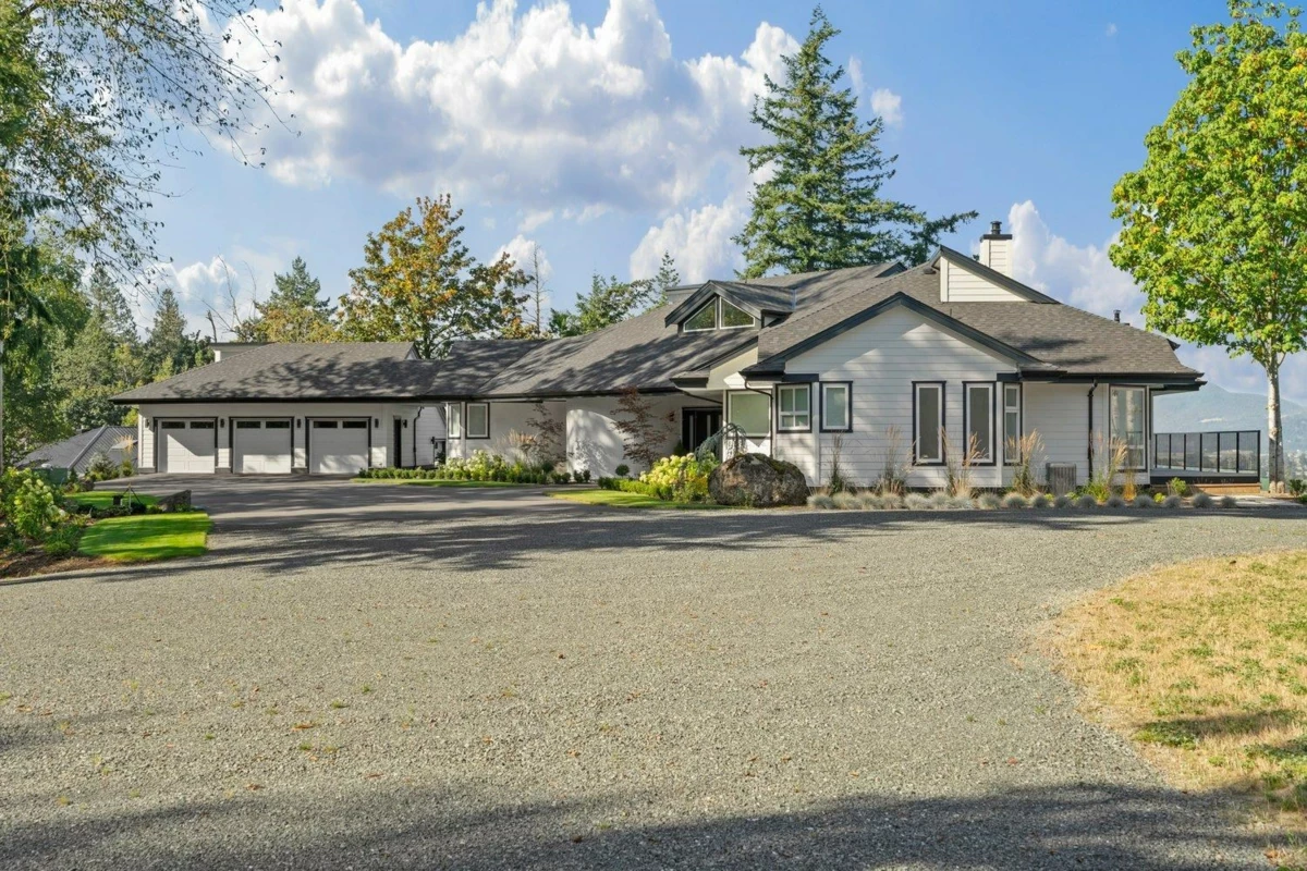 Kitchen Island Photo of 41965 Nikada Drive, Yarrow, BC
