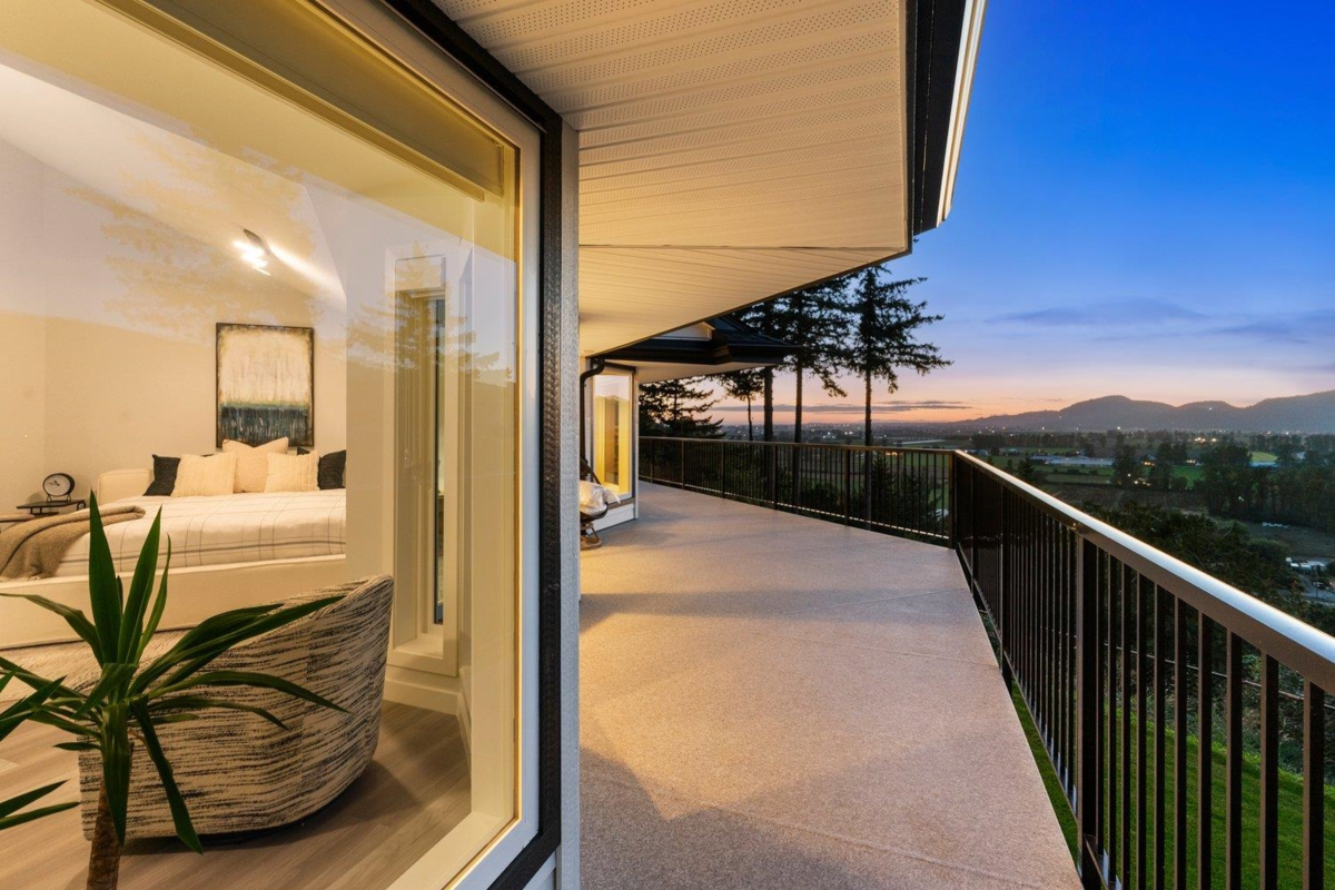 Kitchen Photo of 41965 Nikada Drive, Yarrow, BC