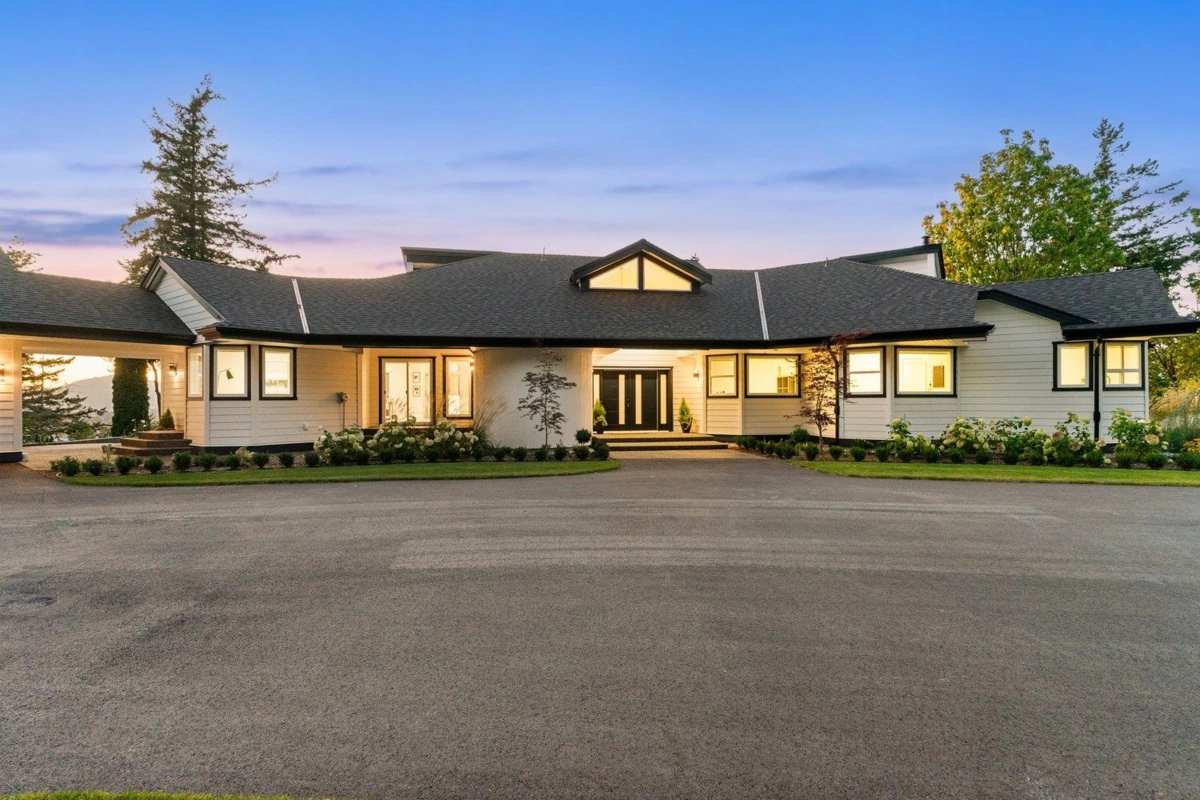 Living Room Photo of 41965 Nikada Drive, Yarrow, BC