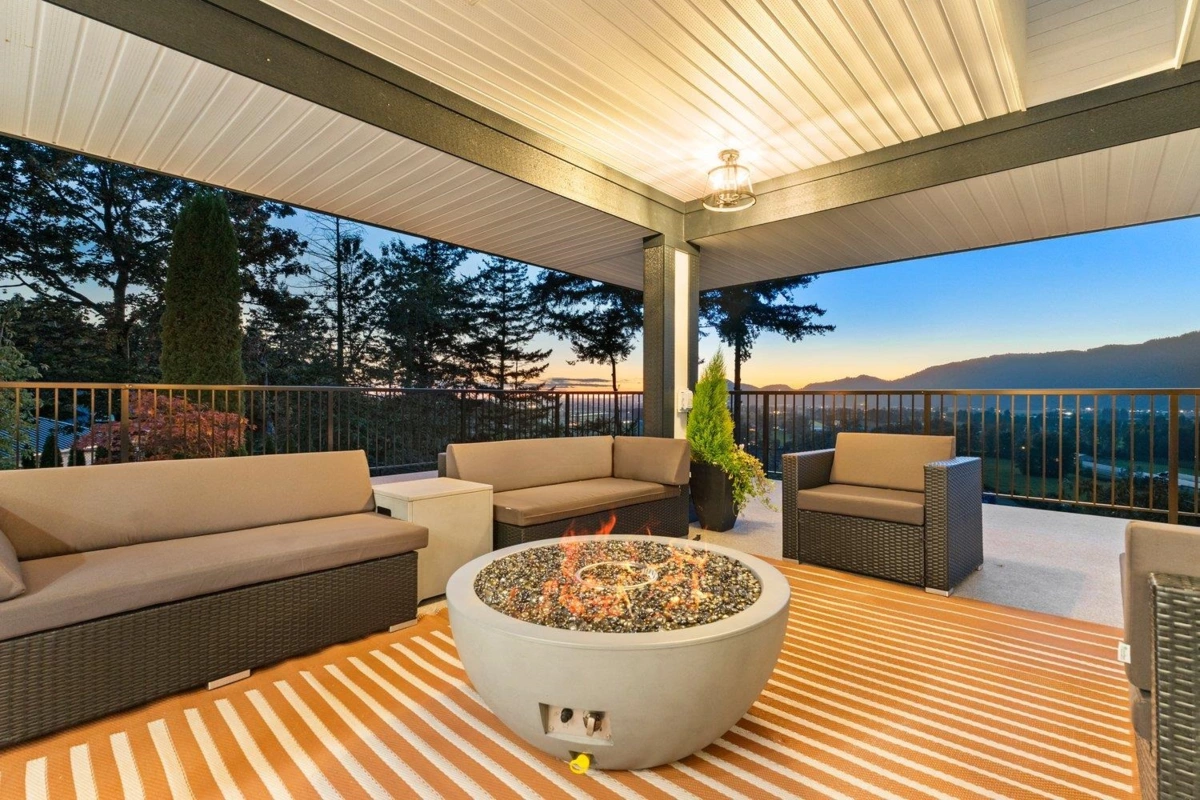 Outdoor Kitchen Photo of 41965 Nikada Drive, Yarrow, BC