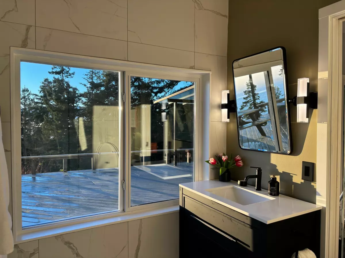 Basement Recreation Room Photo of 10991- 10993 Sunshine Coast Highway, Halfmoon Bay, BC