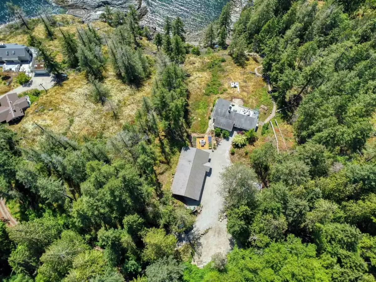 Breakfast Nook Photo of 10991- 10993 Sunshine Coast Highway, Halfmoon Bay, BC