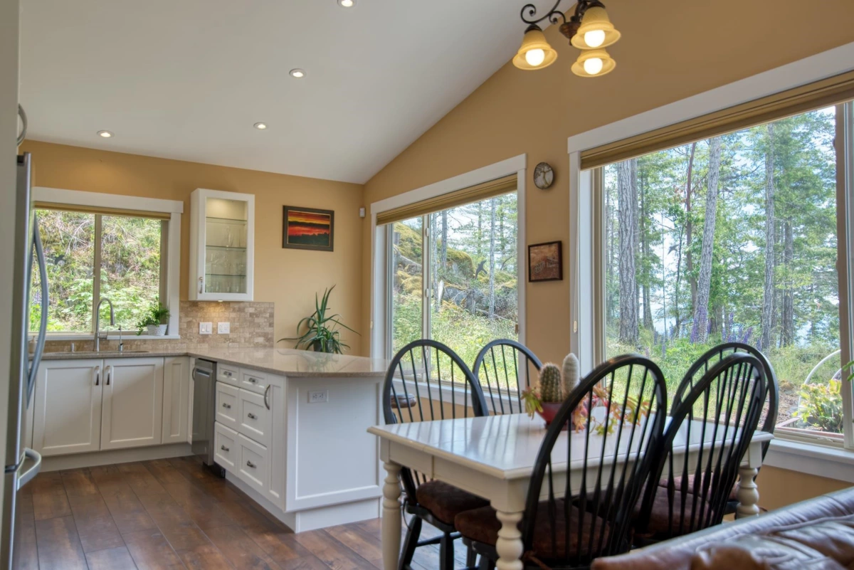 Entry Foyer Photo of 10991- 10993 Sunshine Coast Highway, Halfmoon Bay, BC