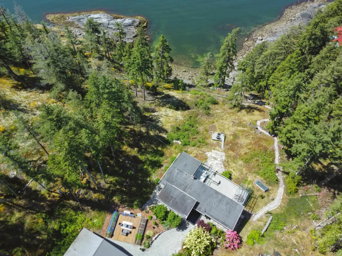 Family Room Photo of 10991- 10993 Sunshine Coast Highway, Halfmoon Bay, BC