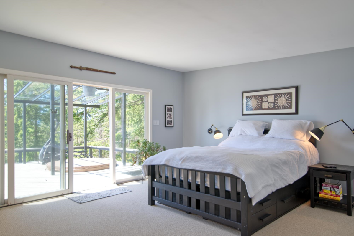 Guest Bathroom Photo of 10991- 10993 Sunshine Coast Highway, Halfmoon Bay, BC